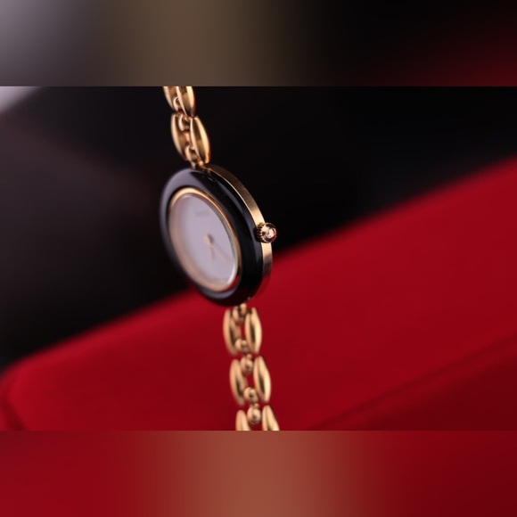 Vintage 1990s Gucci Interchangable Bezel 11/12.2 Women Watch
Rice Link Bracelet - Picture 4 of 16
